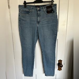 Banana Republic Curvy Mr. Skinny jeans, Size 33, brand new